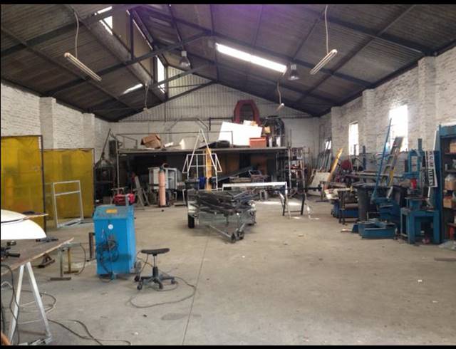 1,000M² FACTORY FOR SALE IN PAROW CENTRAL